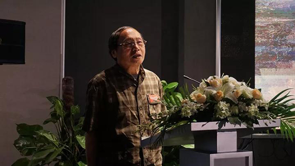 上海市美術家協(xié)會漆畫工作委員會主任、華東師范大學美術學院尹呈忠教授在開幕式上致辭.jpg