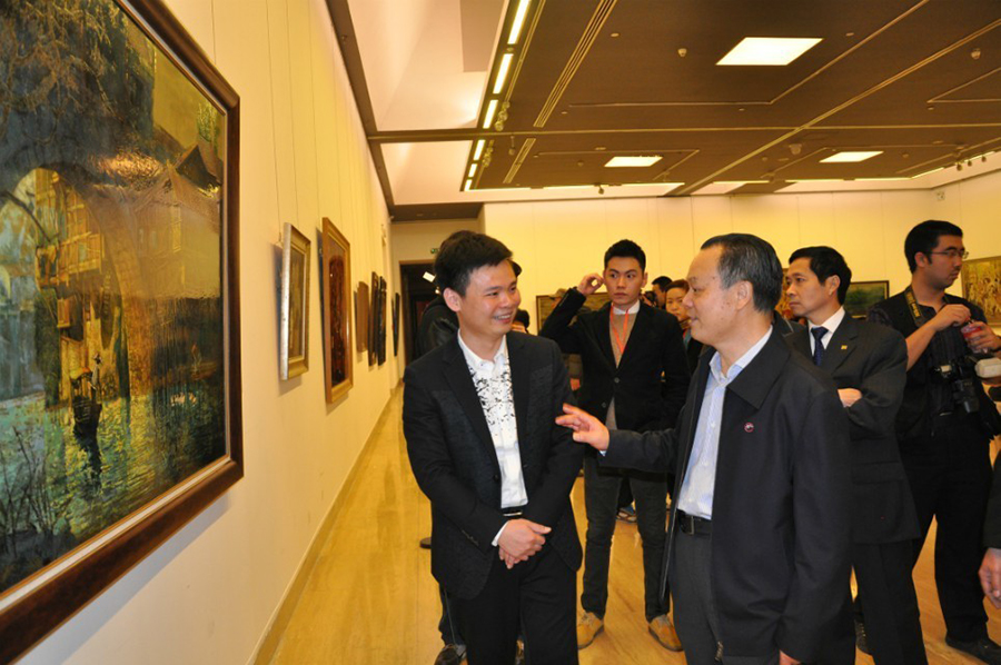 北京大學原校長周其鳳參觀蘇國偉畫展.jpg