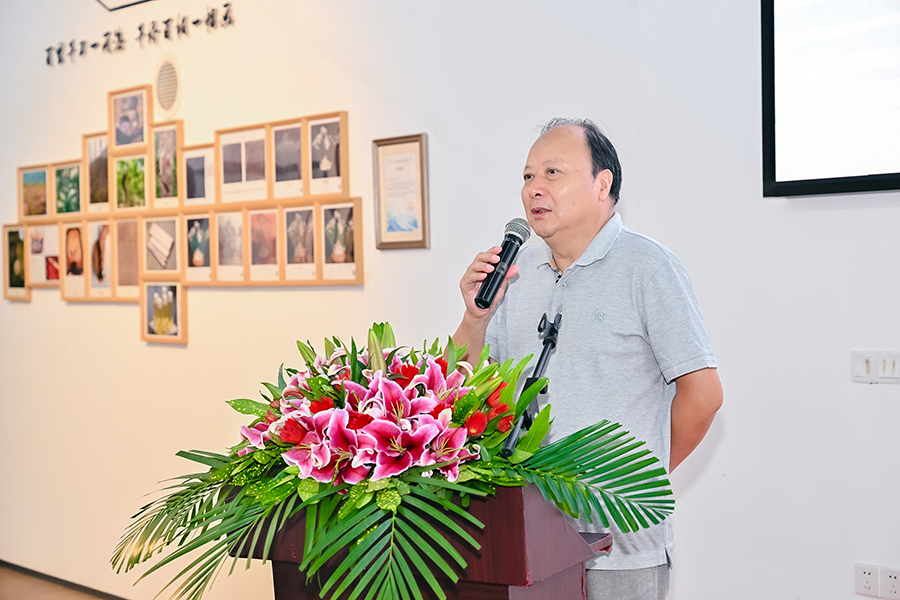 3、中國美術(shù)家協(xié)會理事、福建省美術(shù)家協(xié)會副主席 趙勝利在開幕式上致辭.jpg