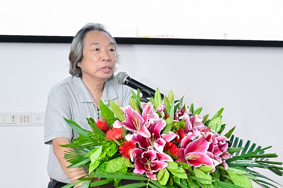 3、中國美術(shù)家協(xié)會漆畫藝術(shù)委員會主任、廈門市美術(shù)家協(xié)會主席陳金華在開幕式上致辭.jpg